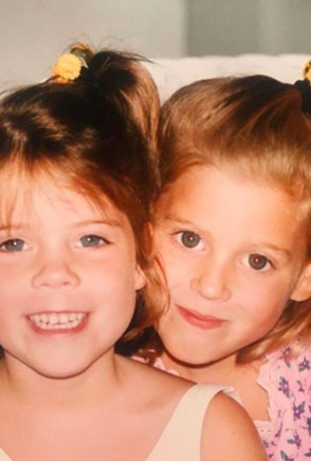 دوقة يورك تنشر صور جديدة من طفولة ابنتيها