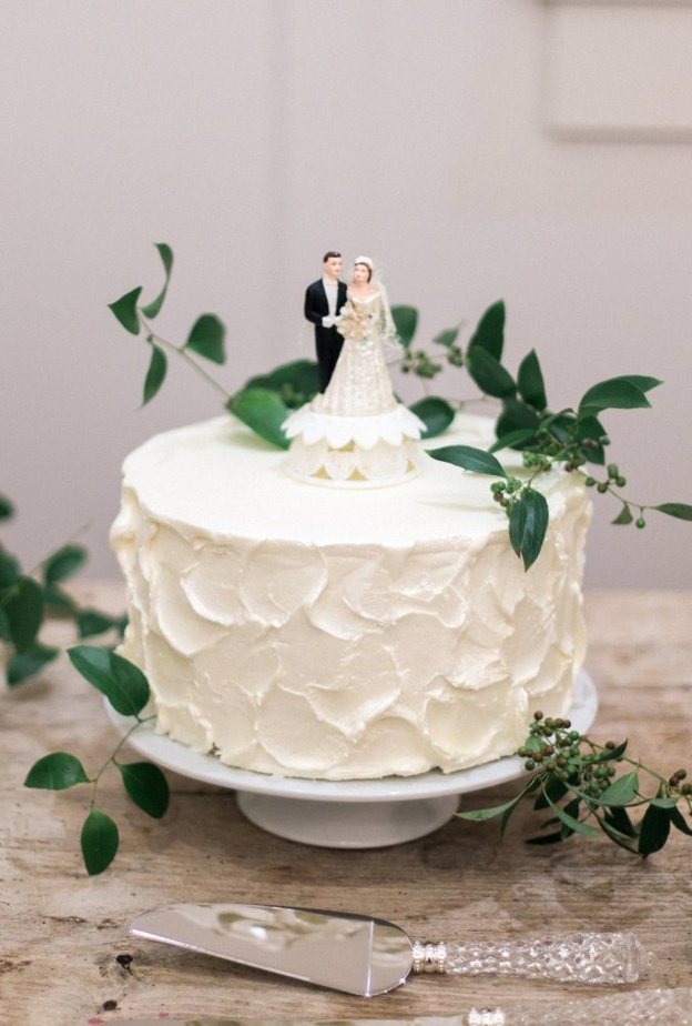  اختاري التصميم البسيط لكعكة الزفاف كي لا تزيدي من تكلفتها