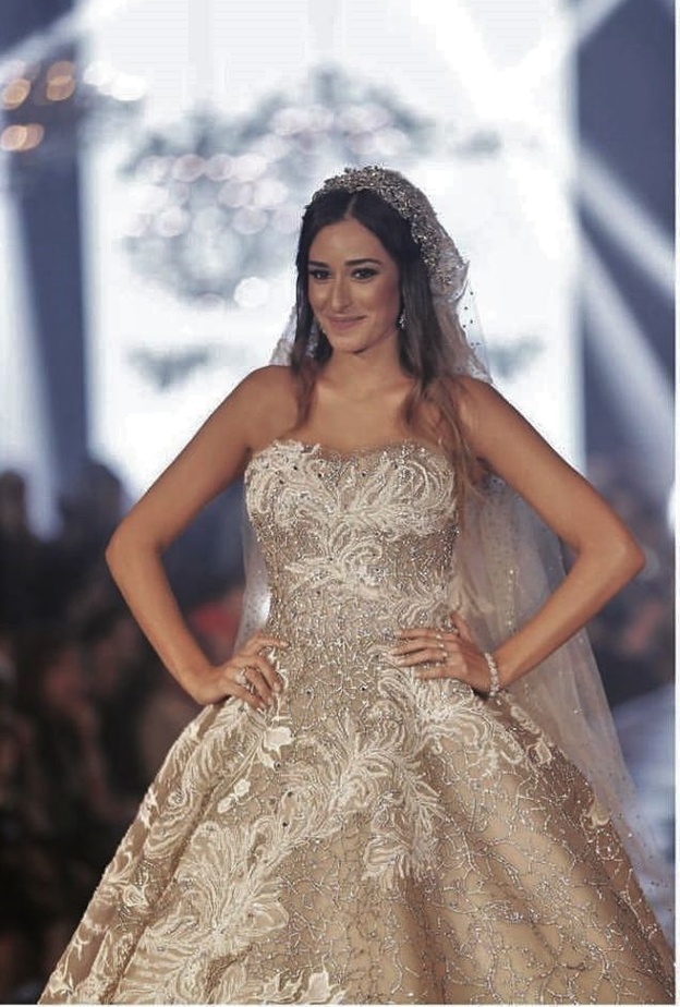  شاهدي كيف بدت اطلالة سابقة لـ أمينة خليل بفستان الزفاف