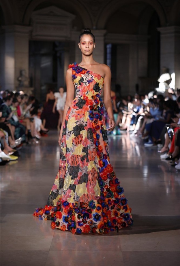  فستان من مجموعة رامي قاضي