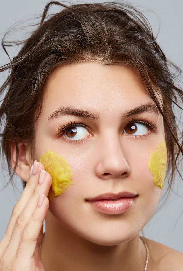 طريقة عمل ماسك الكركم والعسل للتخلص من حب الشباب