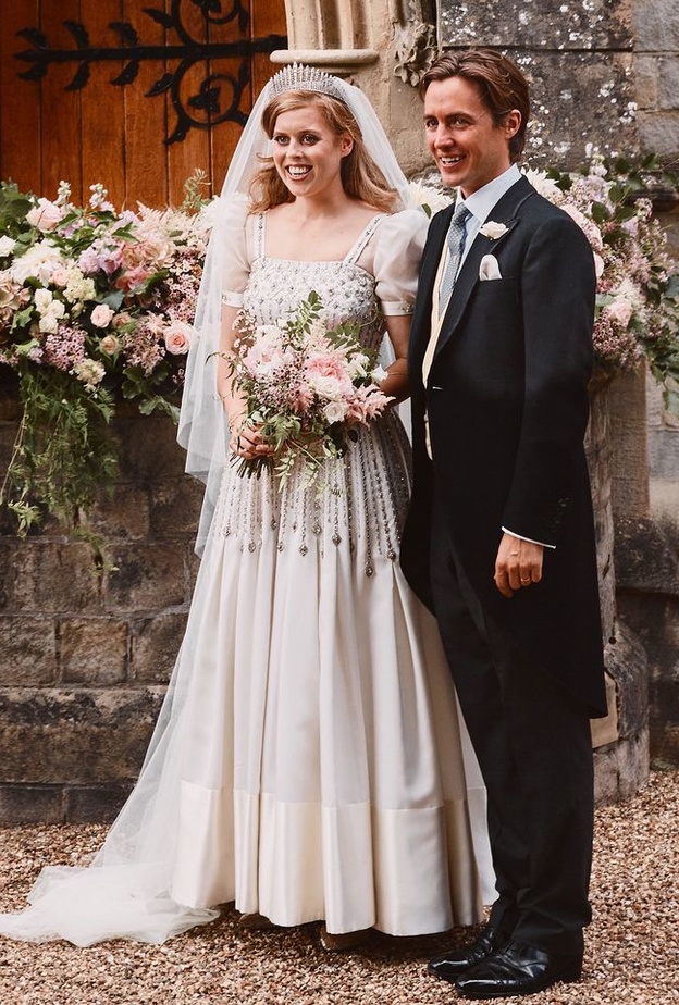 بقطعة مجوهرات عمرها 100 عام.. الأميرة بياتريس تتألق بتاج زفاف جدتها في يوم عٌرسها