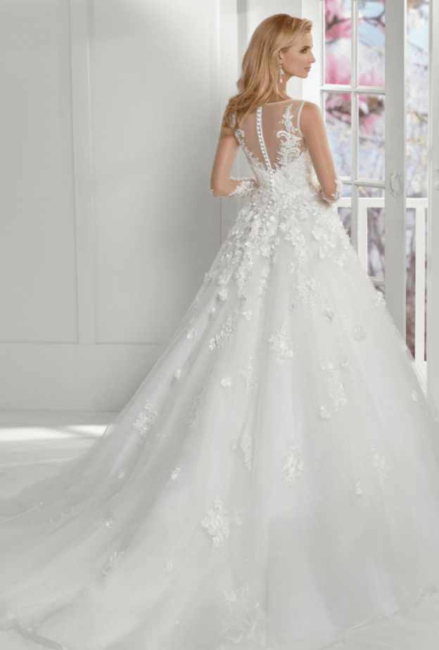  لا تتسرعي في عملية اختيار فستان الزفاف