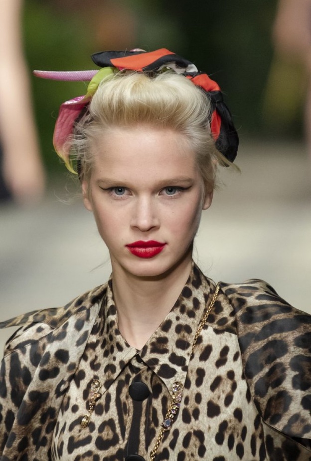 الوان احمر شفاه قوية للبشرة البيضاء في صيف 2020