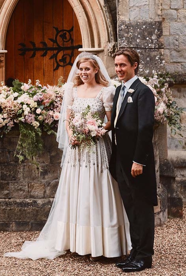 مابين تقاليد ملكية وزهور نادرة.. باقات زفاف عرائس سيدات العائلات الملكية