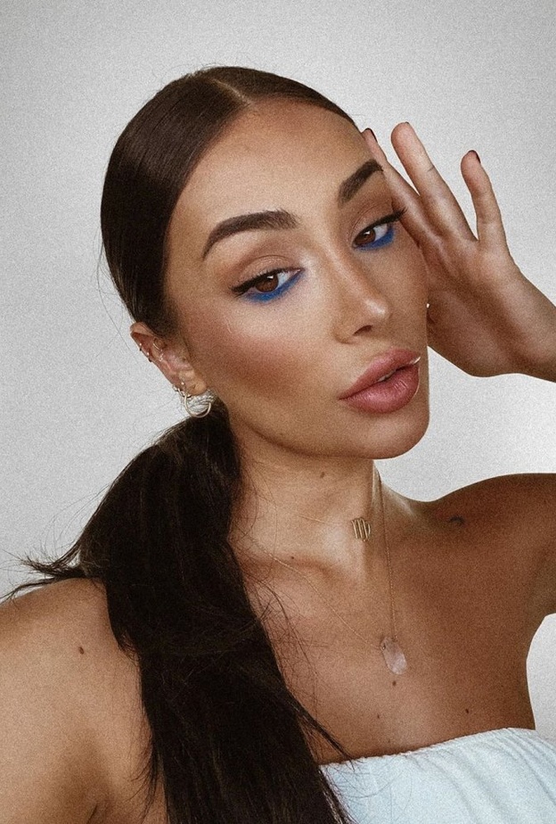 مايا أحمد بالجفون السفلية الملونة