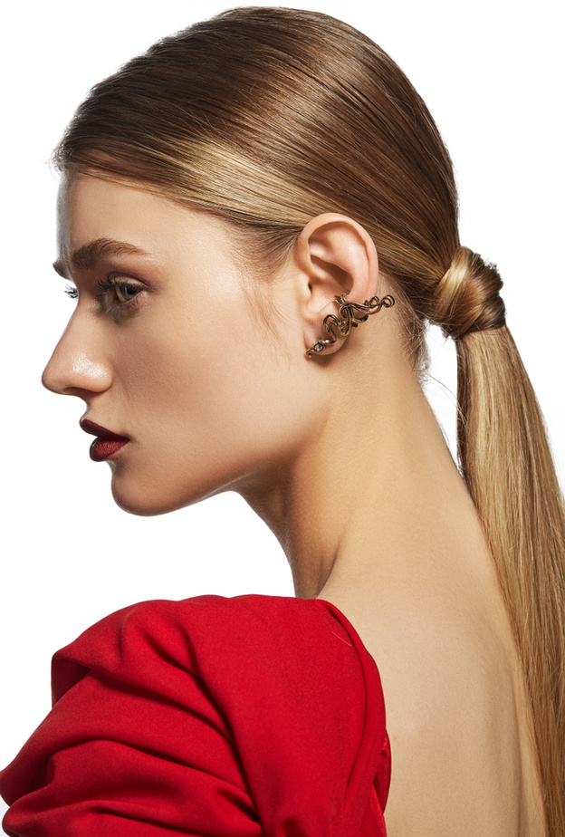  تسريحة ذيل الحصان المنخفضة لإطلالة ناعمة