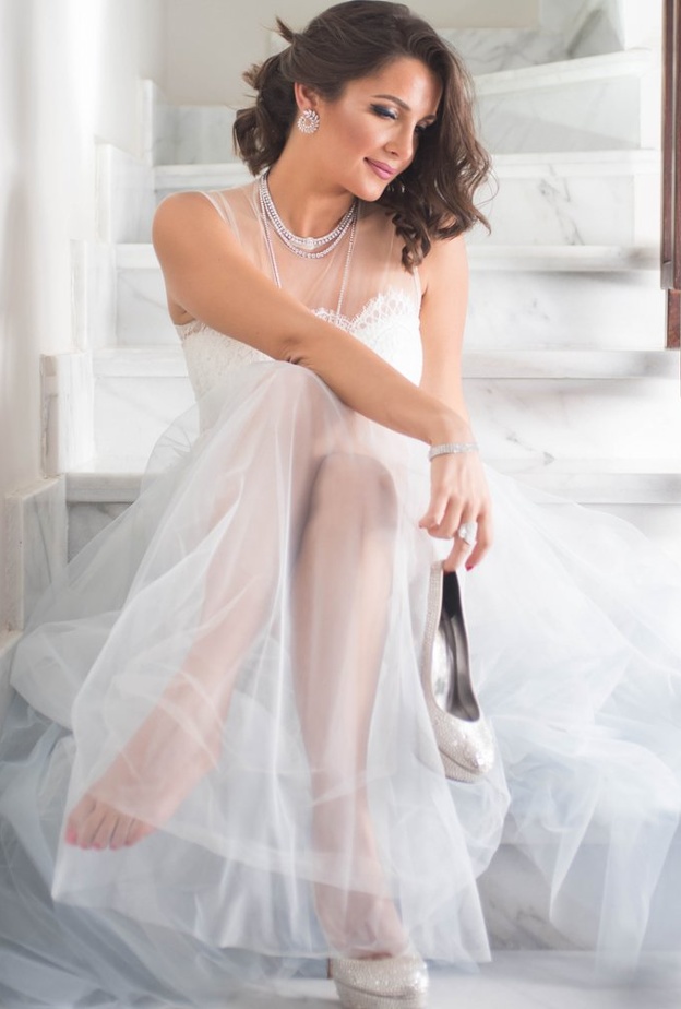 اطلالات شام الذهبي ابنة اصالة بالفستان الابيض الفاخر