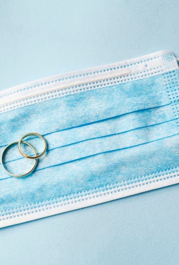  وزارة الصحة السعودية تهنئ كل عروس وعريس احتفلوا بزواجهم في زمن كورونا