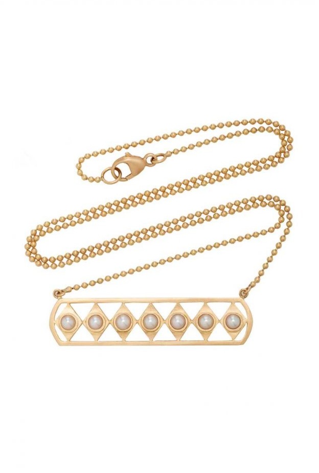 سلسال ذهب مزين بحبات اللؤلؤ من Doryn Wallach