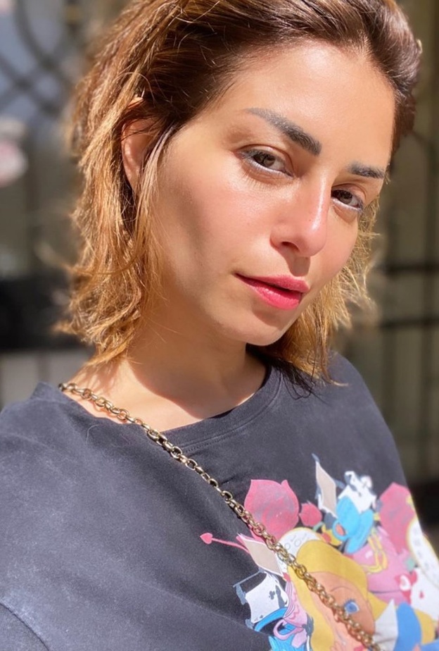 الفنانة منى فضالي