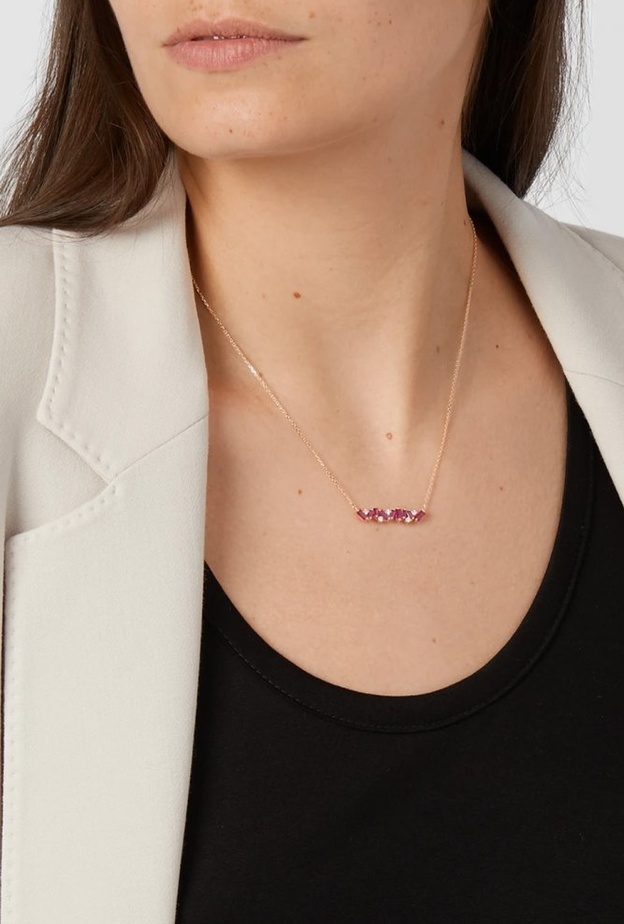  تألقي بمجوهرات ياقوت أحمر ناعمة