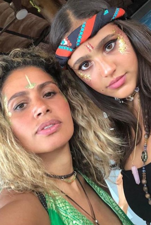 زوجة عمرو دياب وابنتها