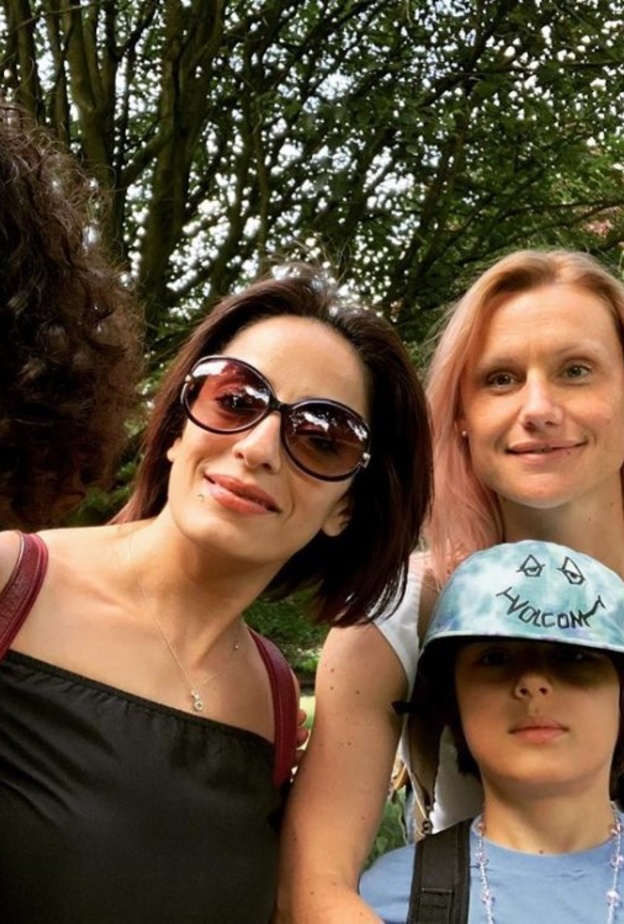 هند الحناوي مع طليقة أحمد الفيشاوي الألمانية