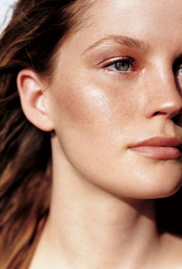 أزيلي البقع البنية عن وجهك باستخدام خل التفاح