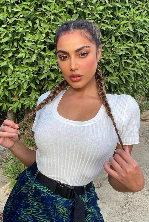 3 صيحات جمالية اعتمديها بأسلوب الكويتية فاطمة المؤمن 