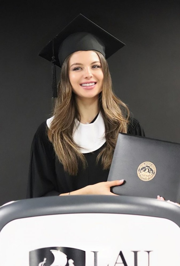 أسلوب مايا رعيدي الجمالي البسيط