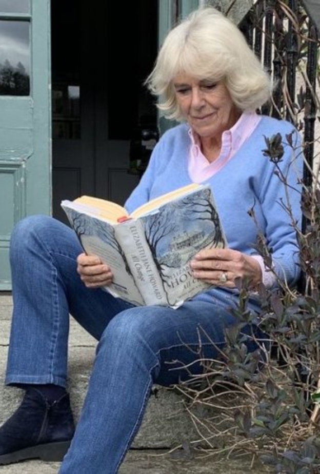 5 كتب رشحتها لكم سيدات العائلة المالكة البريطانية