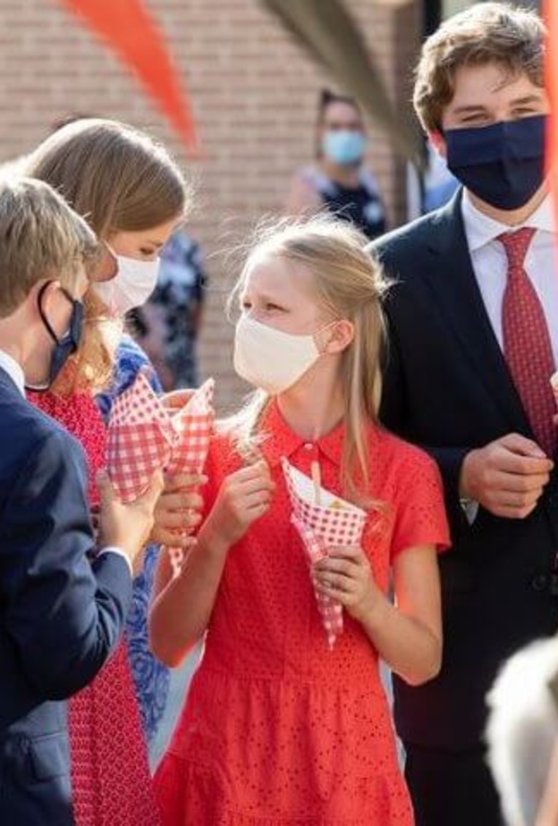 العائلة الملكية البلجيكية تزور دارا للمسنين