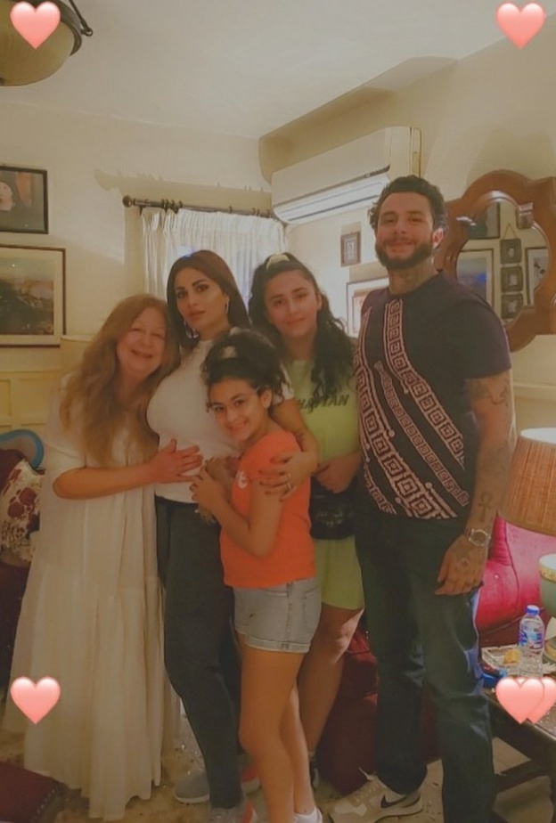 سمية الألفي وابنيها 