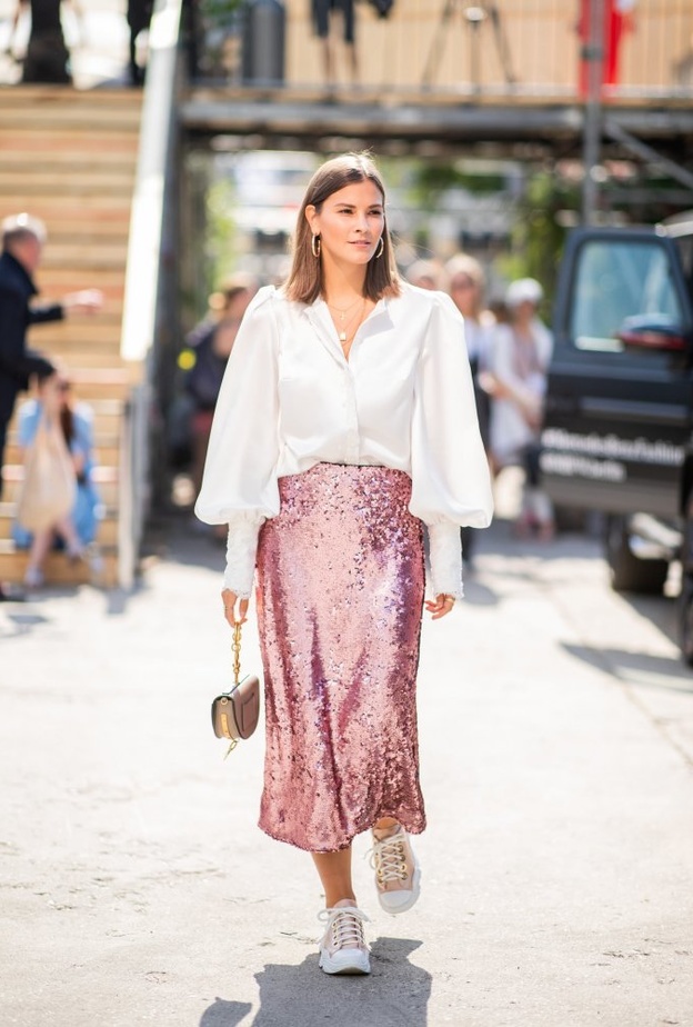  إختاري القميص مع التنورة الميدي