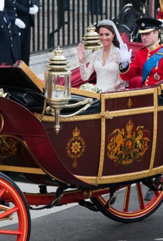 عربات الخيول الملكية.. تقليد ملكي حرمت منه الأميرة بياتريس في يوم عٌرسها