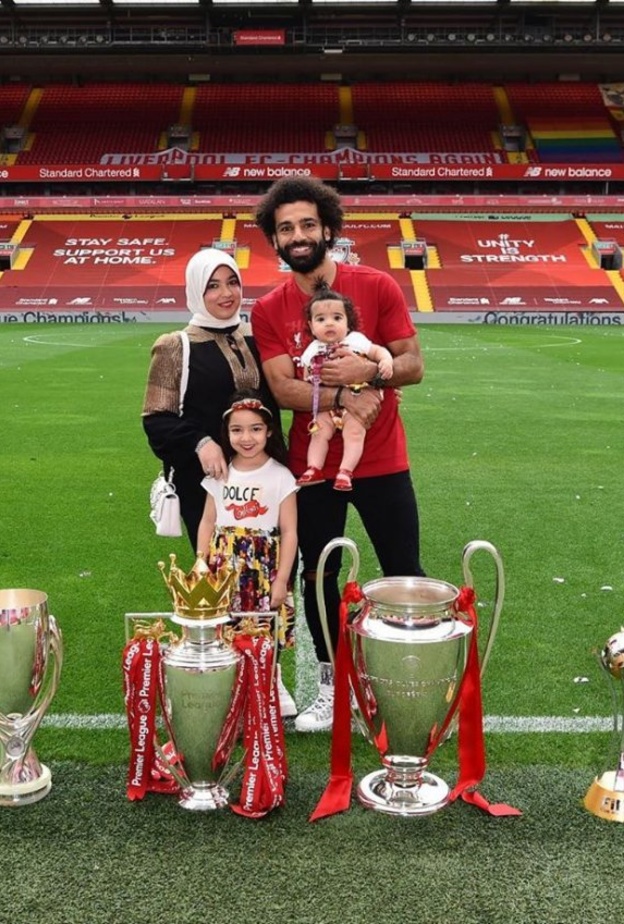 محمد صلاح وأسرته
