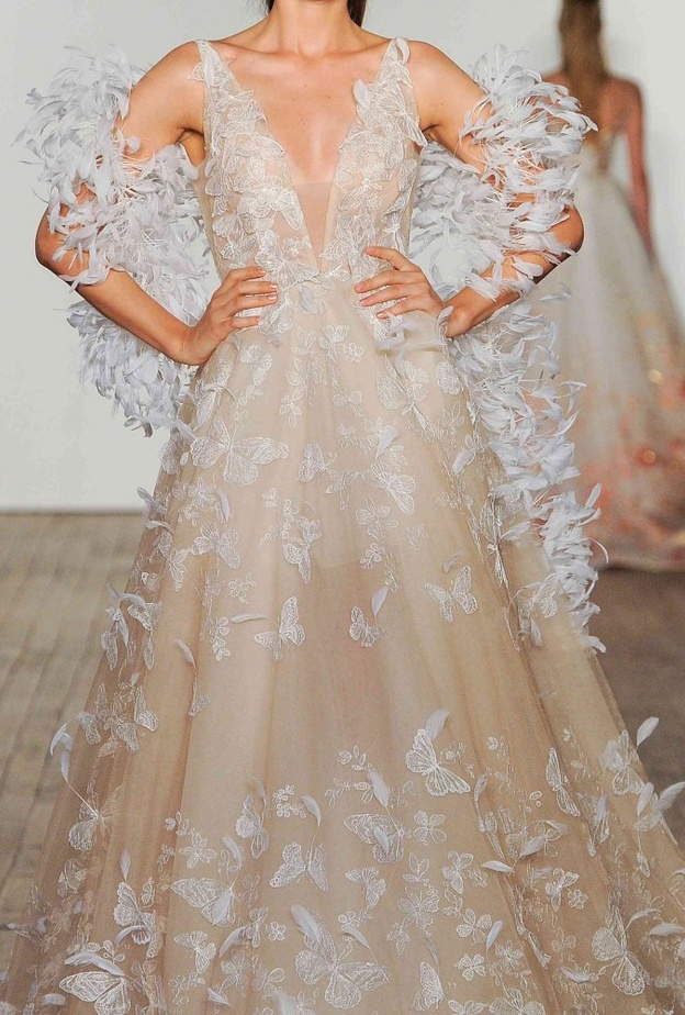 فستان من lazaro