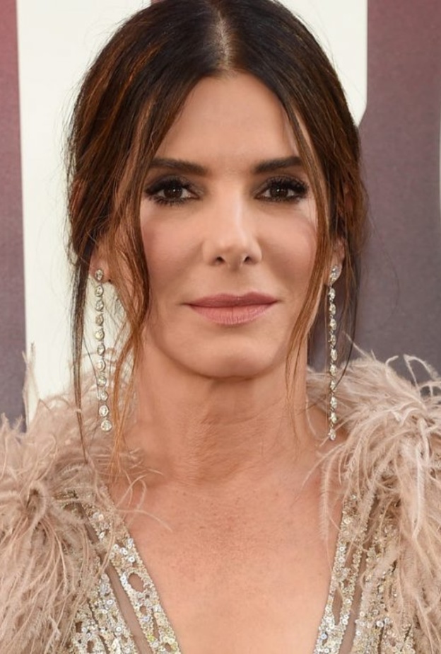 الشعر المرفوع والرخو بأسلوب ساندرا