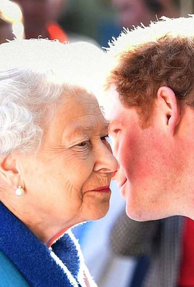 تعرفوا على تفاصيل الغداء الأخير الذي جمع بين الأمير هاري وجدته الملكة