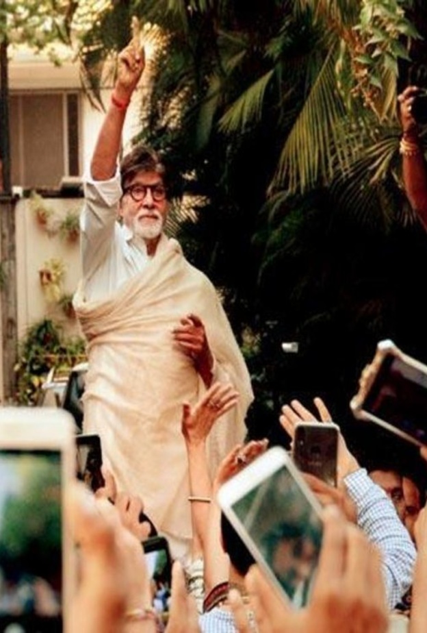  أميتاب باتشان لمعجبيه أيديكم الممدودة بالحب مصدر قوتي