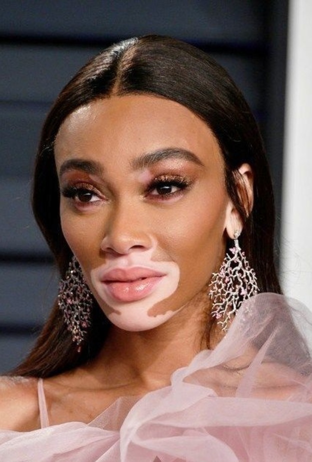  أقراط ويني هارلو من لورين شوارتز Lorraine Schwartz