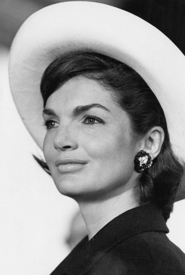 من أبرز إطلالات جاكلين كينيدي الجمالية