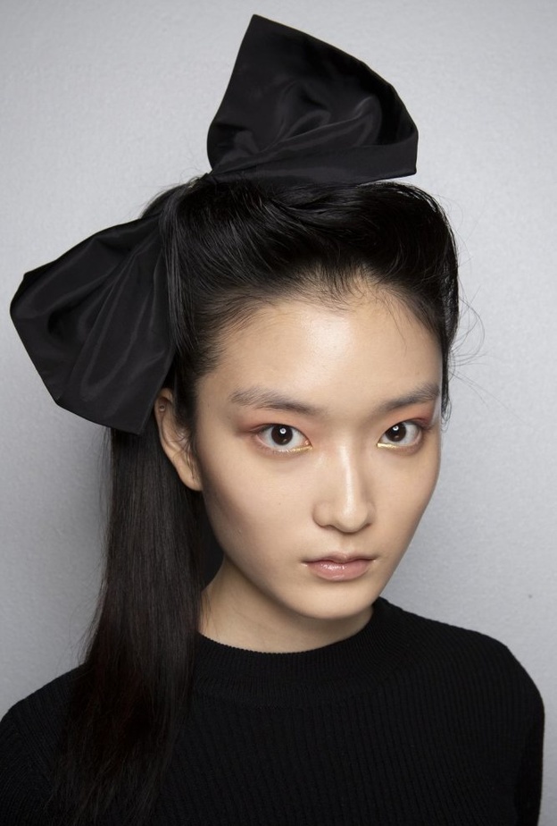  اكسسوارات شعر العقدة الكبيرة والسوداء من دار Annakiki