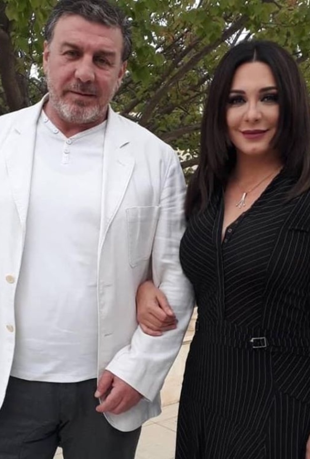  سلاف فواخرجي وزوجها