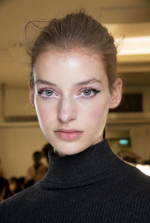 مكياج عيون صيفي بالكحل الابيض في عيد الاضحى 2020