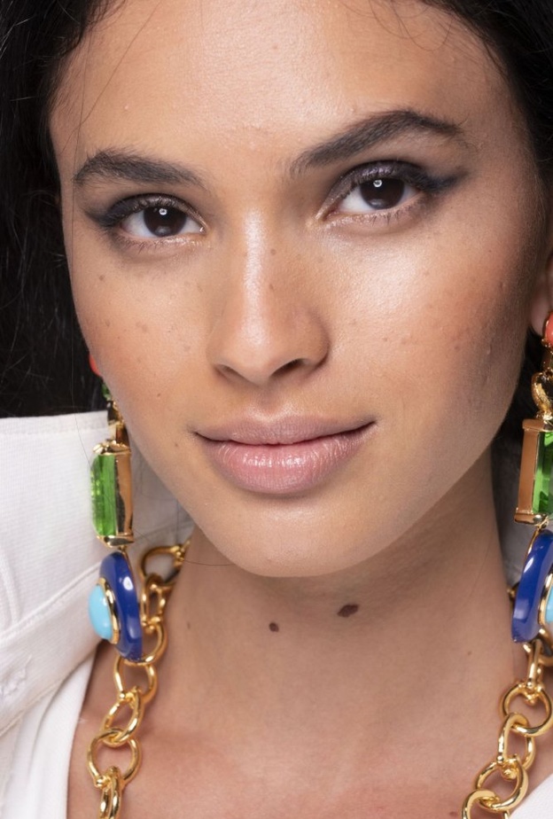 افضل درجات احمر الشفاه النيود الطبيعي من Brandon Maxwell