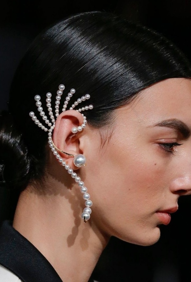 القرط الواحد أبرز صيحة مجوهرات 2020