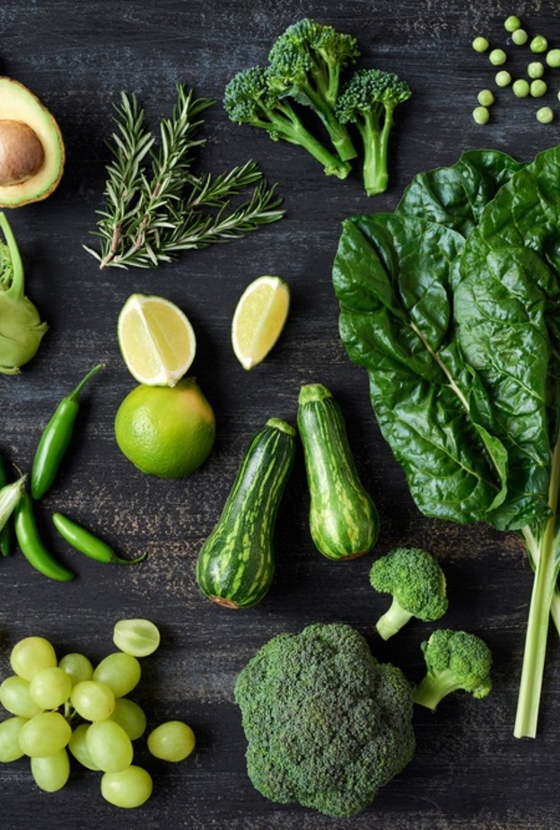 ايهما افضل الخضروات الورقية الداكنة ام الفاتحة ؟