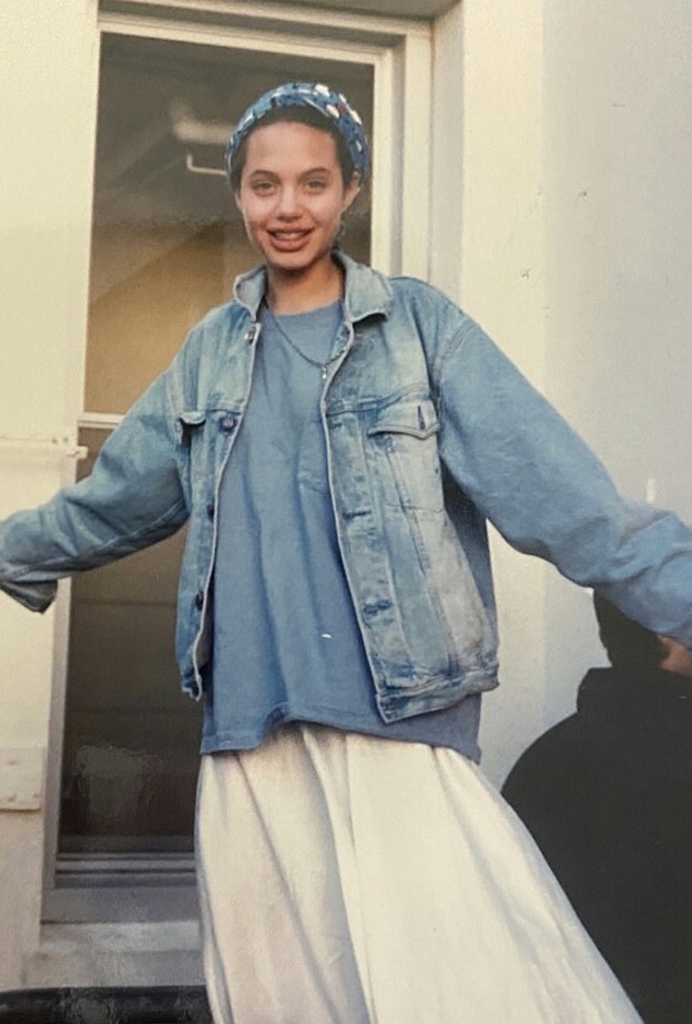 أنجلينا جولي في سن المراهقة 