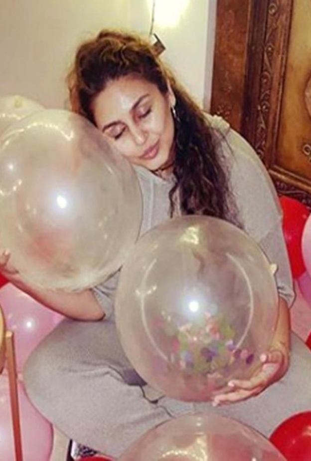  هوما قرشي تنشر صوره من حفل عيد ميلادها 