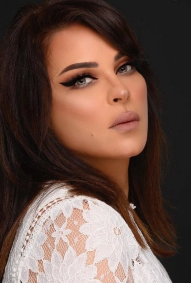 والدة حلا الترك