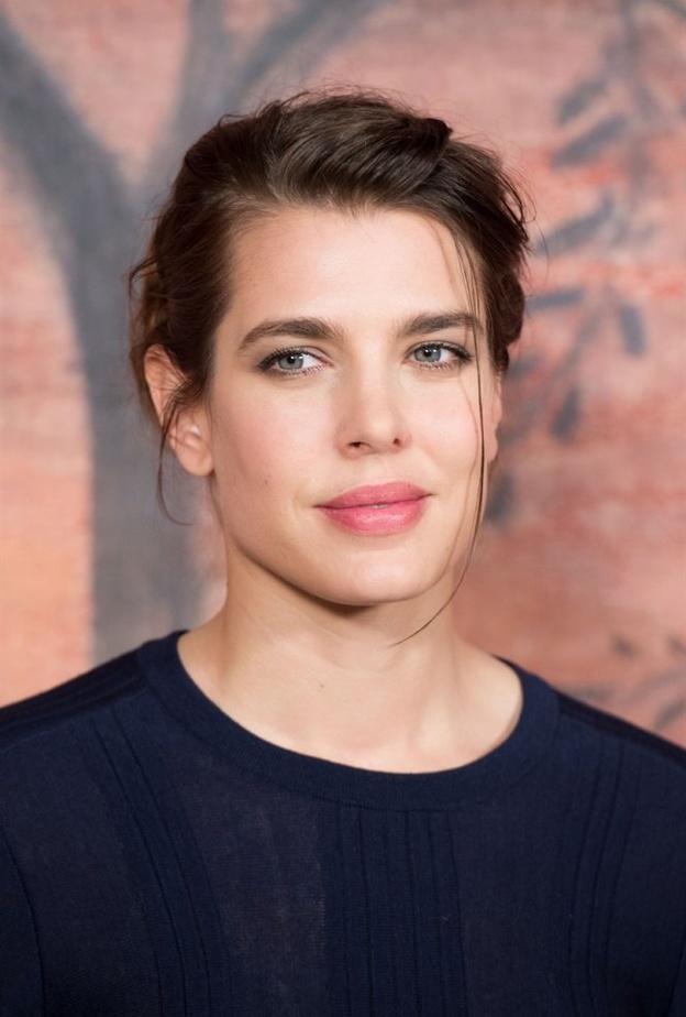 بساطة المكياج وتسريحات الشعر تظهر جمال ملامح Charlotte Casiraghi