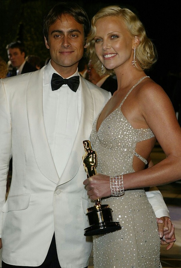 تشارليز ثيرون و صديقها السابق ستيوارت 