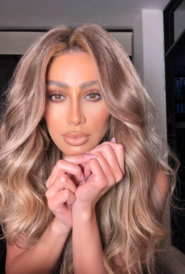 استوحي من مايا دياب تسريحات الشعر المموجة