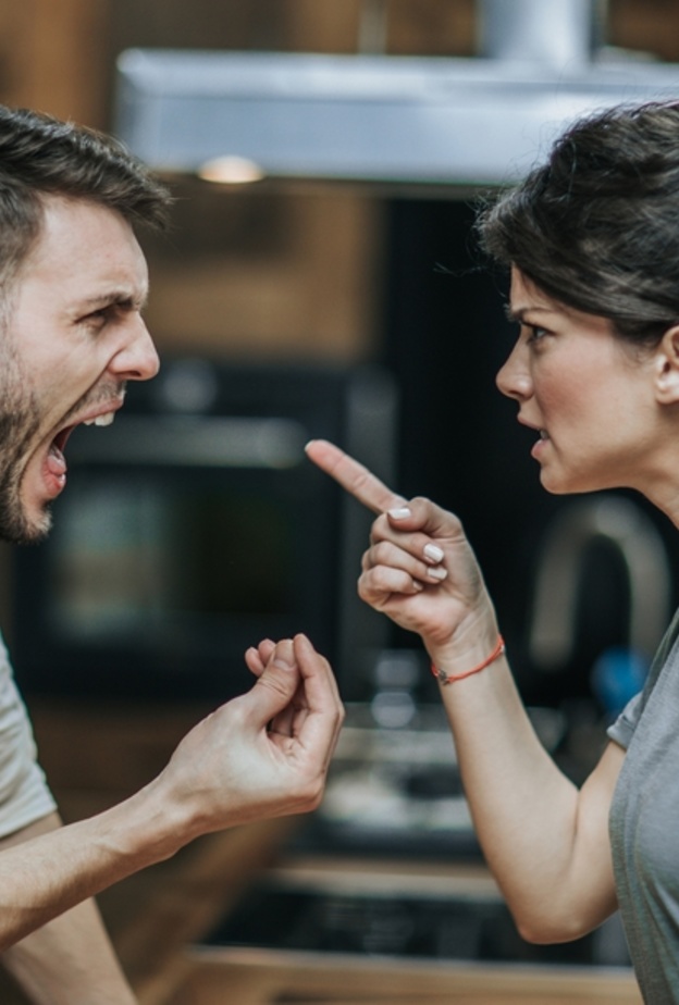  نصائح للسيطرة على عصبية شريكك من بداية الطريق