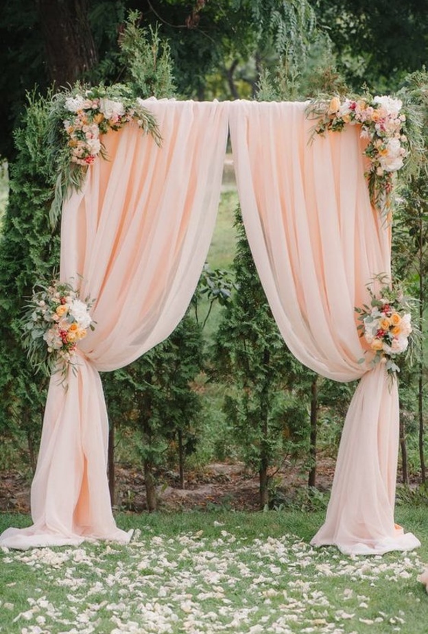 افكار ديكور حفل الزفاف بثيم اللون المشمشي