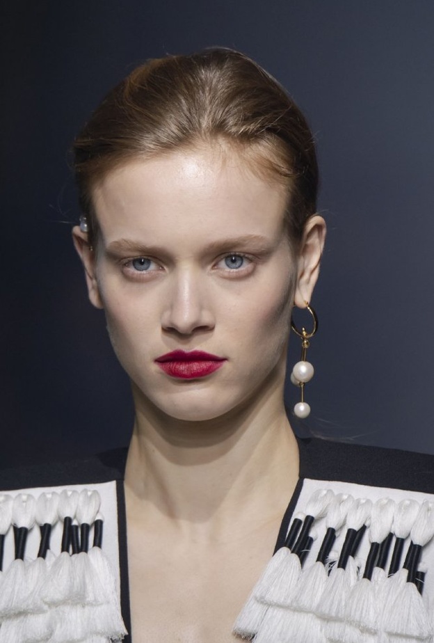 الوان احمر شفاه قوي لاطلالات خريف 2020 من دار Givenchy