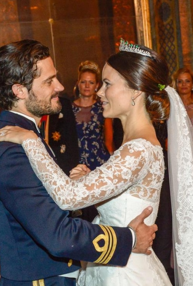 أغنية الرقصة الأولى للعروسين في حفل زفاف الأمير كارل فيليب Prince Carl والأميرة صوفيا Princess Sofia