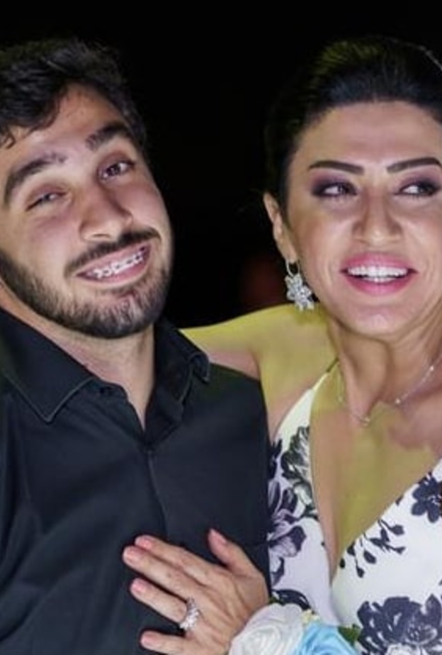 الفنانة وفاء صادق ونجلها